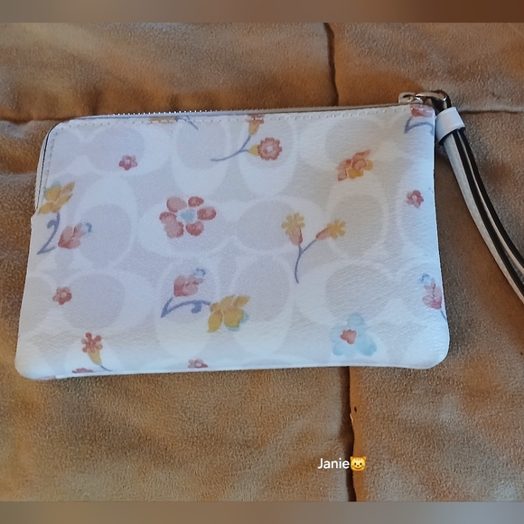Coach Floral Signature Canvas corner zip Wristlet - Picture 7 of 8